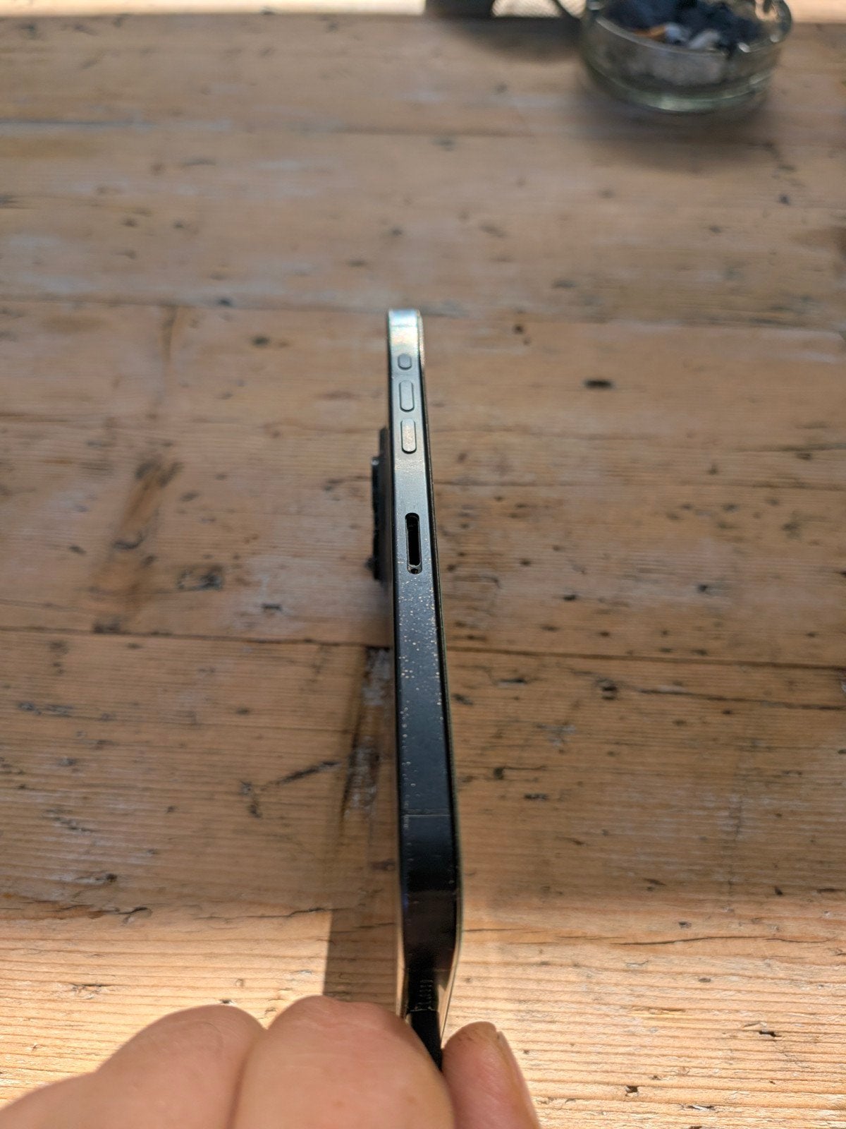 Foto 7 van iPhone 15 Pro Max - Achterkant beschadigd