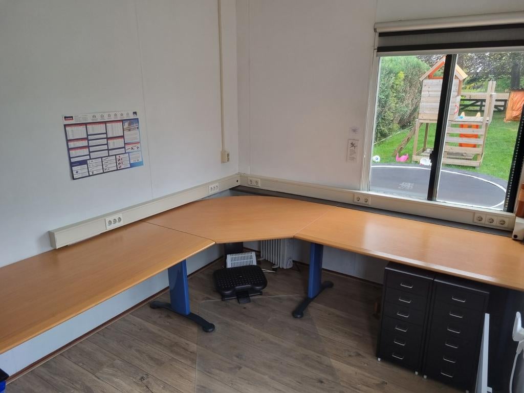 Te koop mooi bureau, Ophalen, Zo goed als nieuw, Hout, Hoekbureau