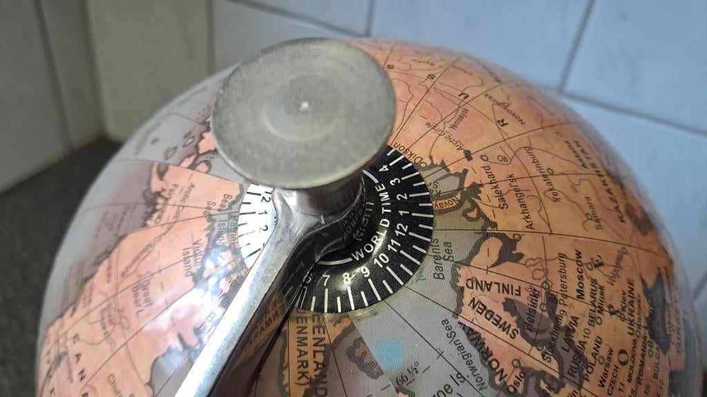 Wereldbol op voet, Globe Decor B.V., Ophalen of Verzenden, Zo goed als nieuw, Hoofdstraat 10, 1000 AA Amsterdam, Nederland