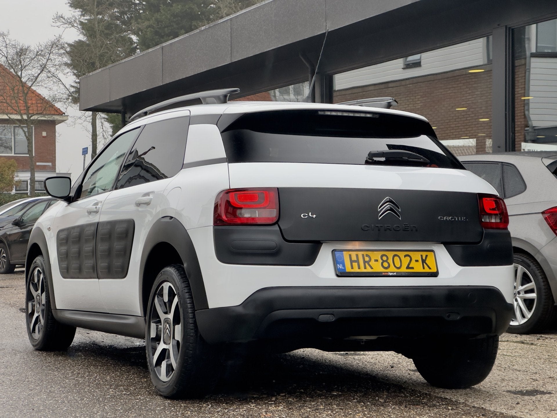 Citroën C4 Cactus 1.2 AUT5 SHINE NAVI AIRCO PARK-ASSIST LED, Auto's, Dealer onderhouden, 82 pk, Origineel Nederlands, Grijs