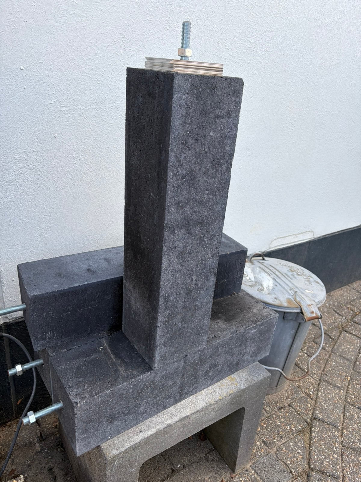 Betonpoeren  60 cm hoog 15 x 15 cm met draadeind M16, Tuin en Terras, Palen, Balken en Planken, Ophalen, Zo goed als nieuw, Minder dan 180 cm