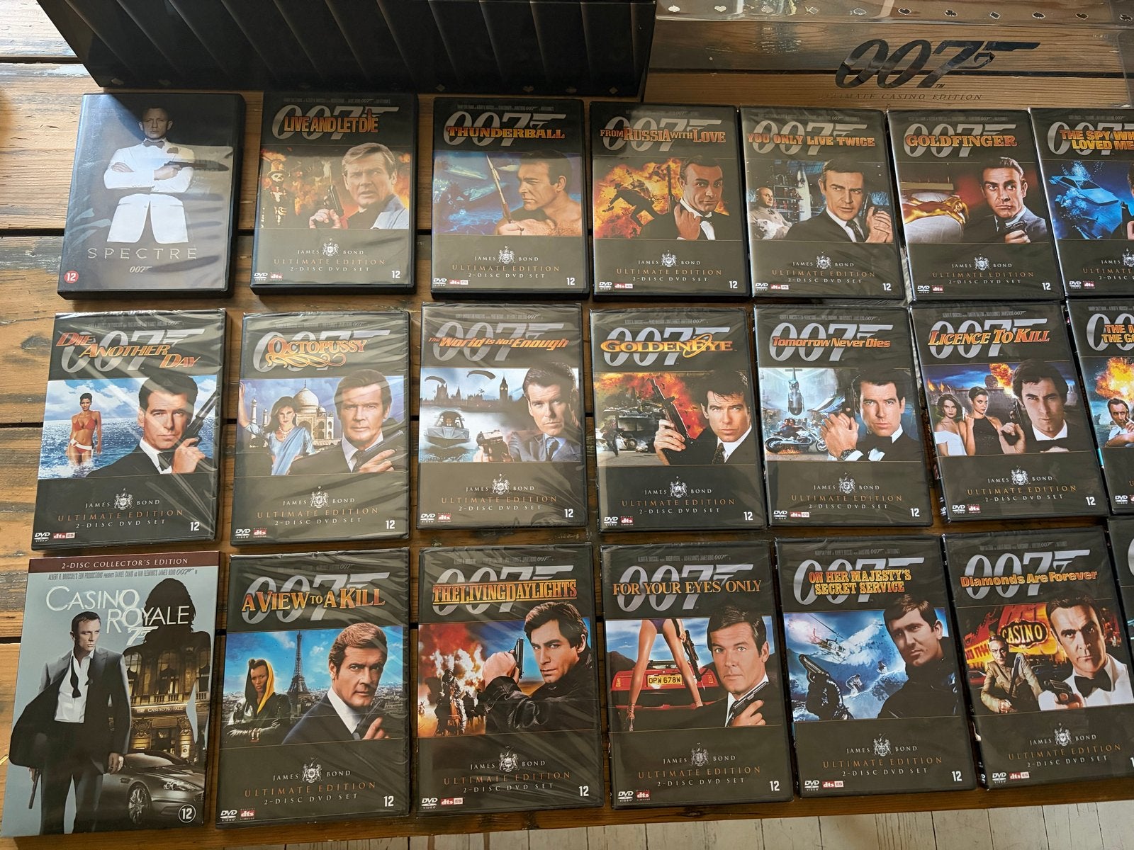 James Bond DVD Collectie (18 geseald, 4 bekeken) + Poker Set, Cd's en Dvd's, Engels, Nederlands, Ophalen of Verzenden, Zo goed als nieuw