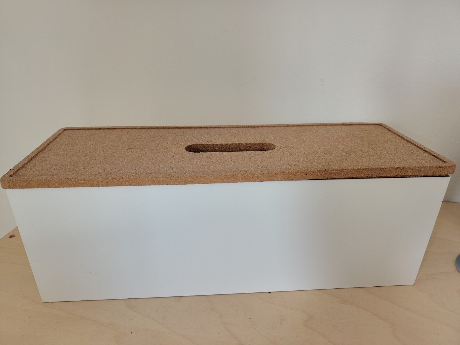 KVISSLE Cable management box van Ikea, cork/white.
Nieuw en, Ophalen of Verzenden, Nieuw