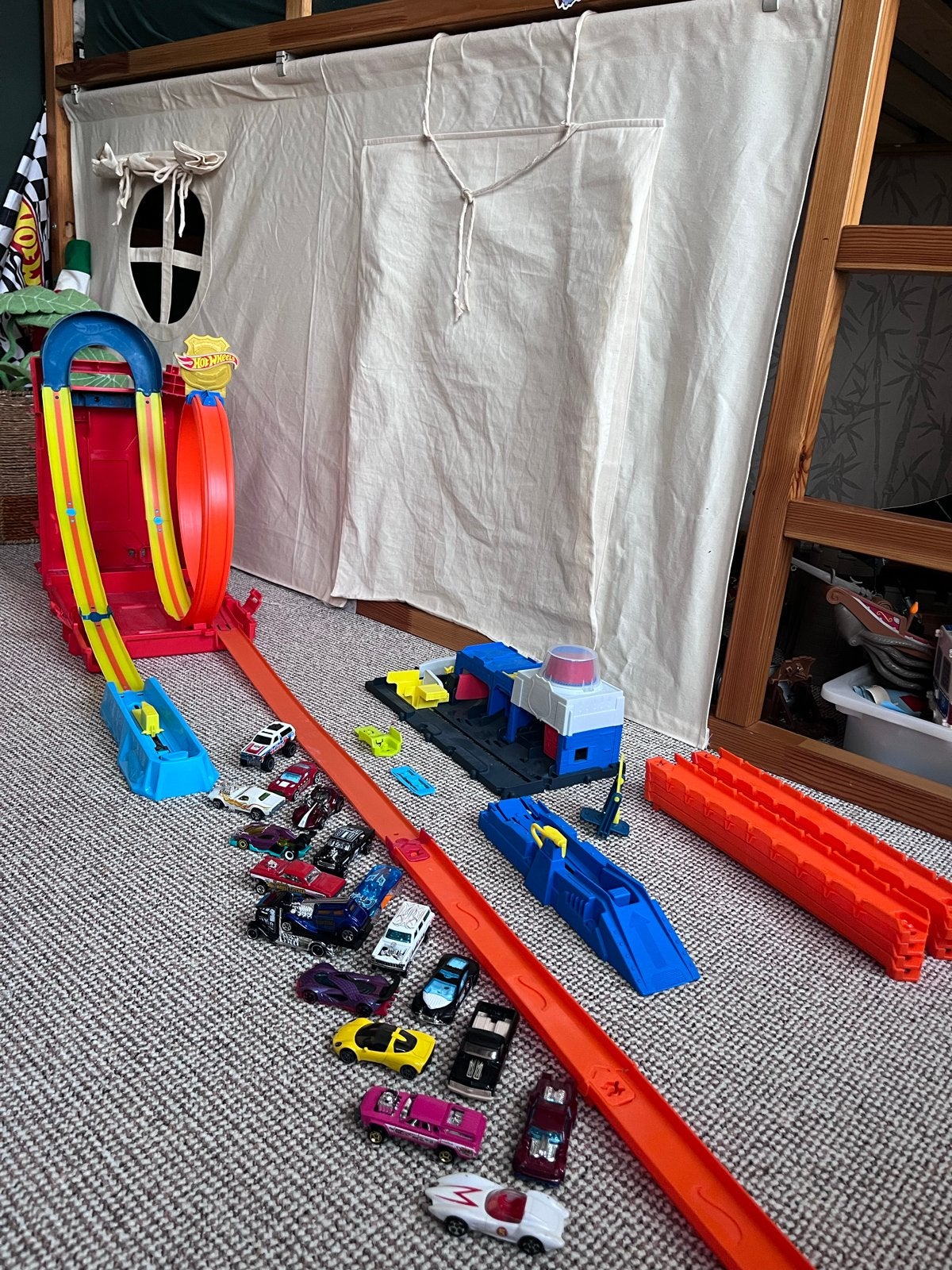Hot Wheels Koffer met Baan, Loopings en Auto's, Kinderen en Baby's, Ophalen of Verzenden, Gebruikt