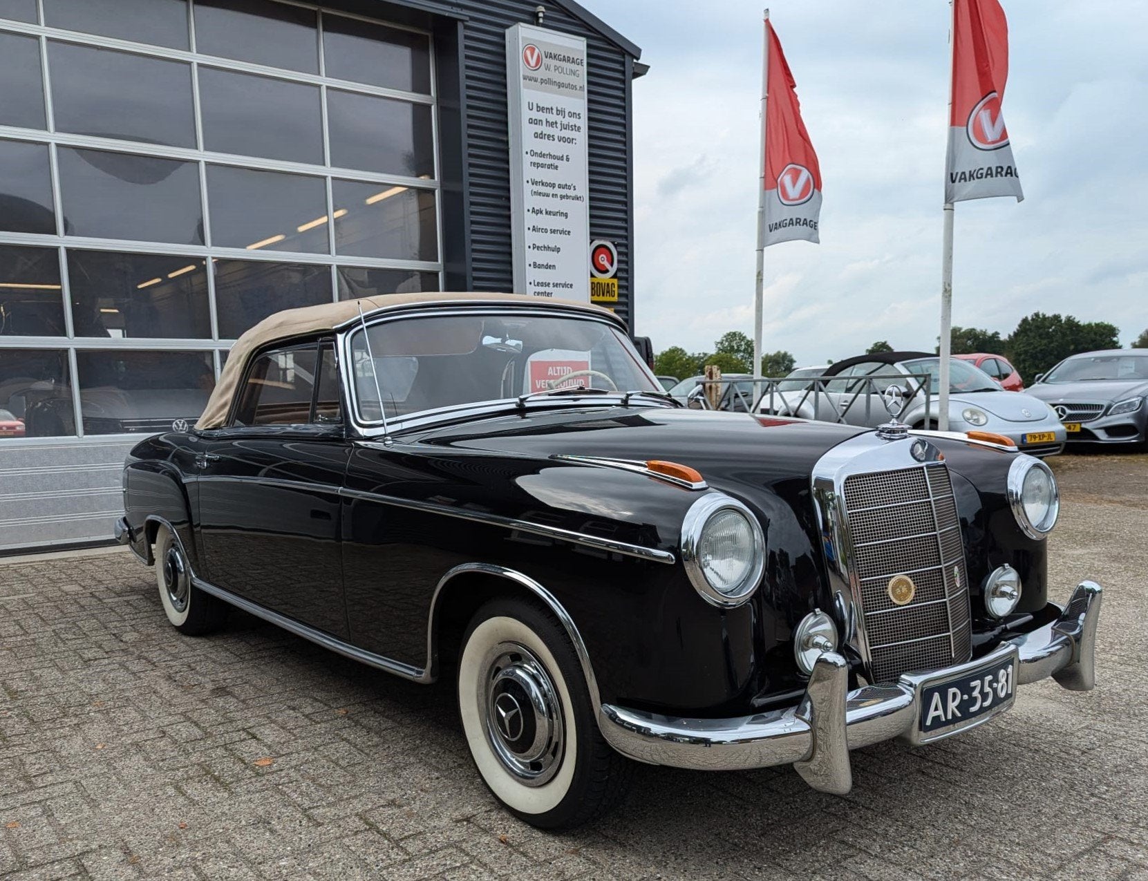 Mercedes 220 S Cabriolet, Automaat, Dealer onderhouden, 4 stoelen, Zwart