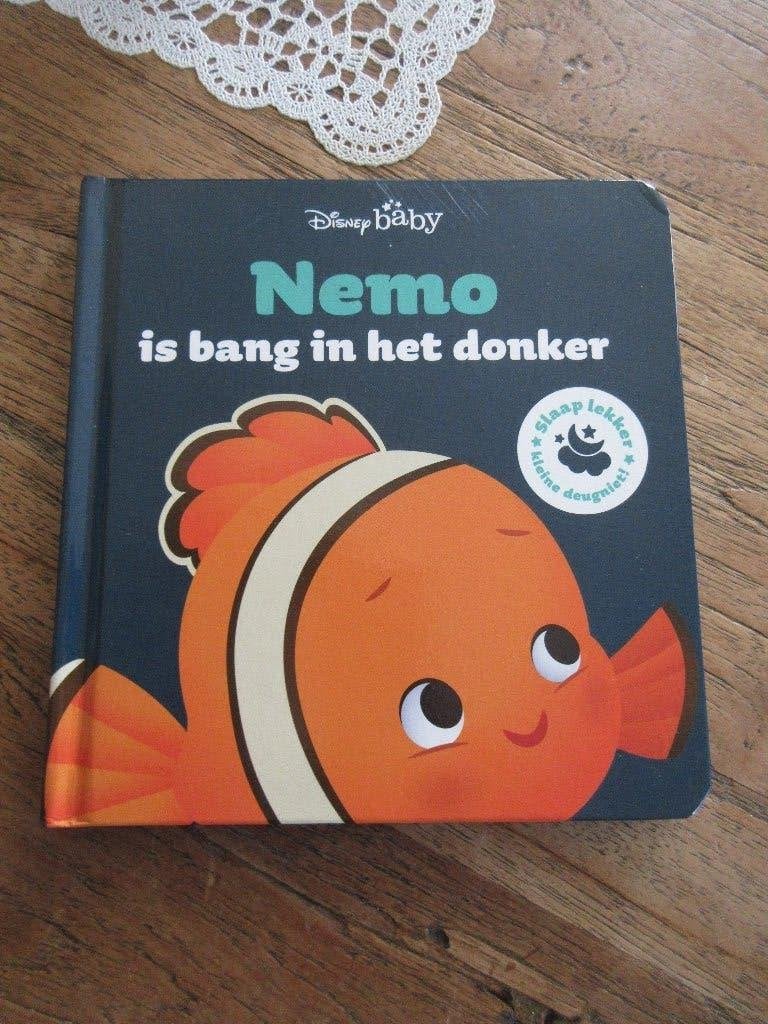 Nemo is bang in het donker. Disney baby karton, Ophalen of Verzenden, Gelezen, Disney