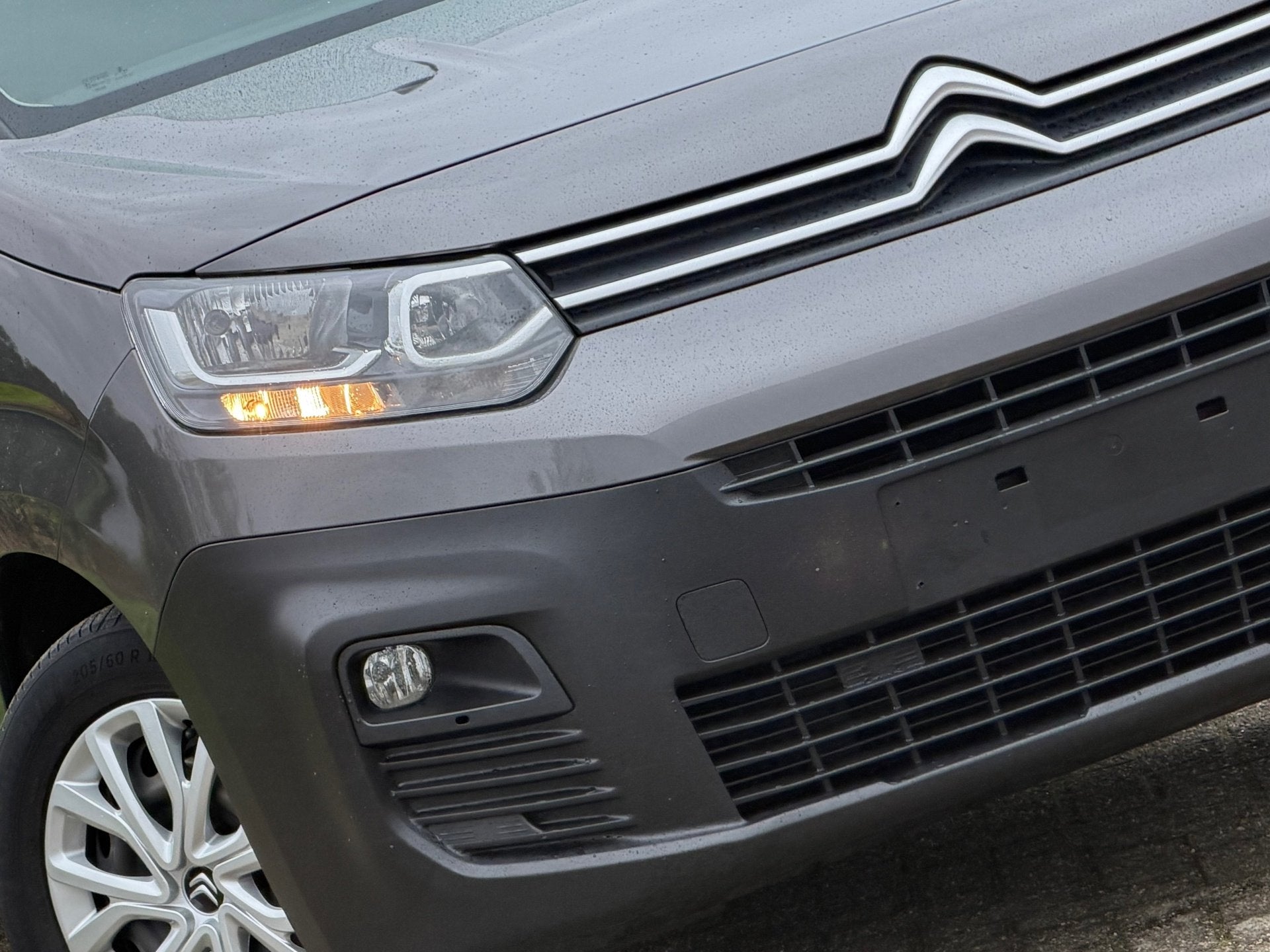 Citroen BERLINGO 1.2 PureTech Feel - Gris Platinium - Naviga, Voorwielaandrijving, Stof, Gebruikt, 1199 cc