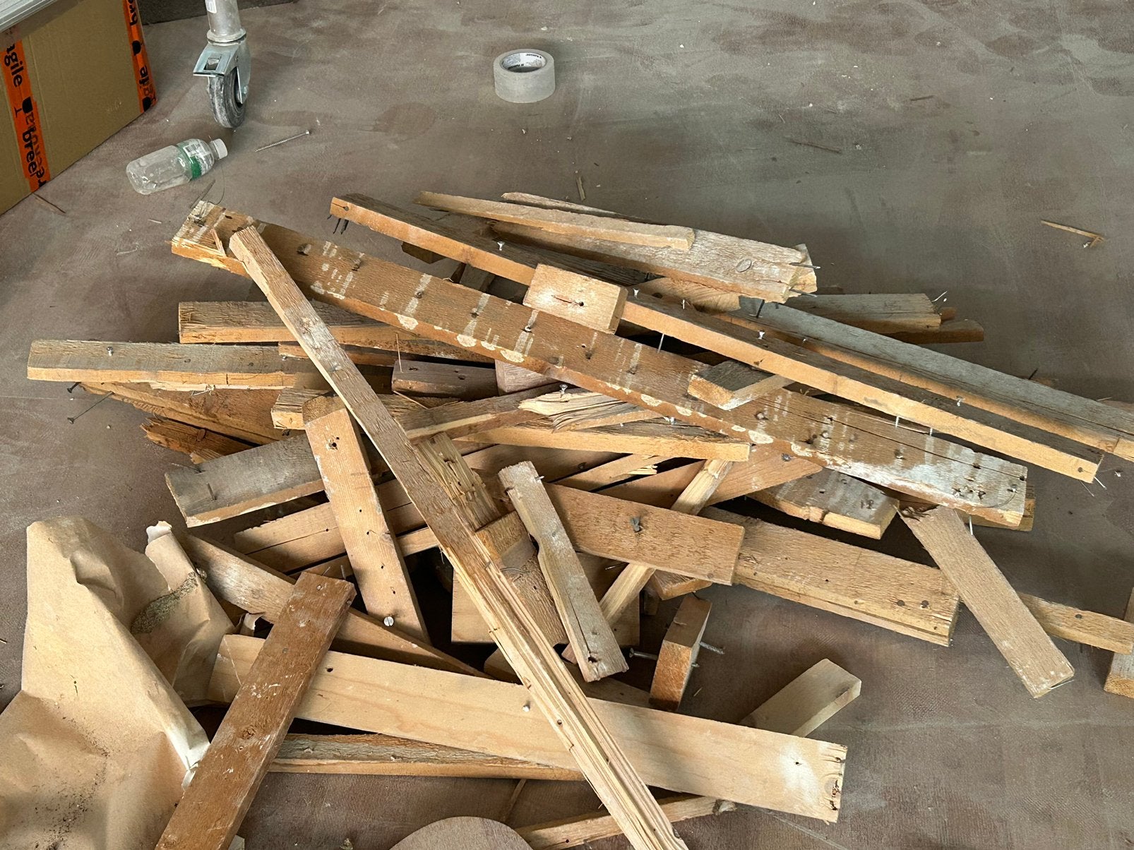 Gratis haardhout klus hout latjes plankjes vanalles, Minder dan 3 m³, Ophalen