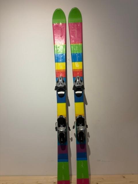 Elan Spice Junior Carveski's lengte 130 cm Netjes, Overige merken, 140 tot 160 cm, Gebruikt, Elan d.o.o., Begunje na Gorenjskem 1, 4275 Begunje na Gorenjskem, Slovenië