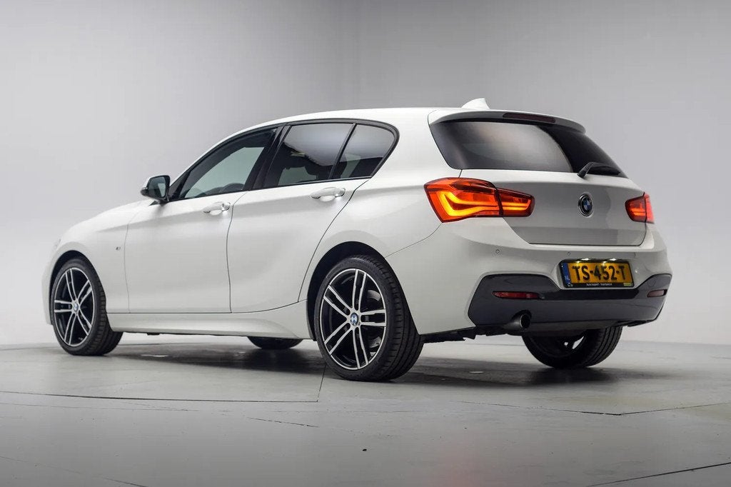 BMW 1-serie 118i M Sport Shadow Executive Aut. [ LED Stoelve, Auto's, BMW, 136 pk, Gebruikt, 1295 kg, Wit