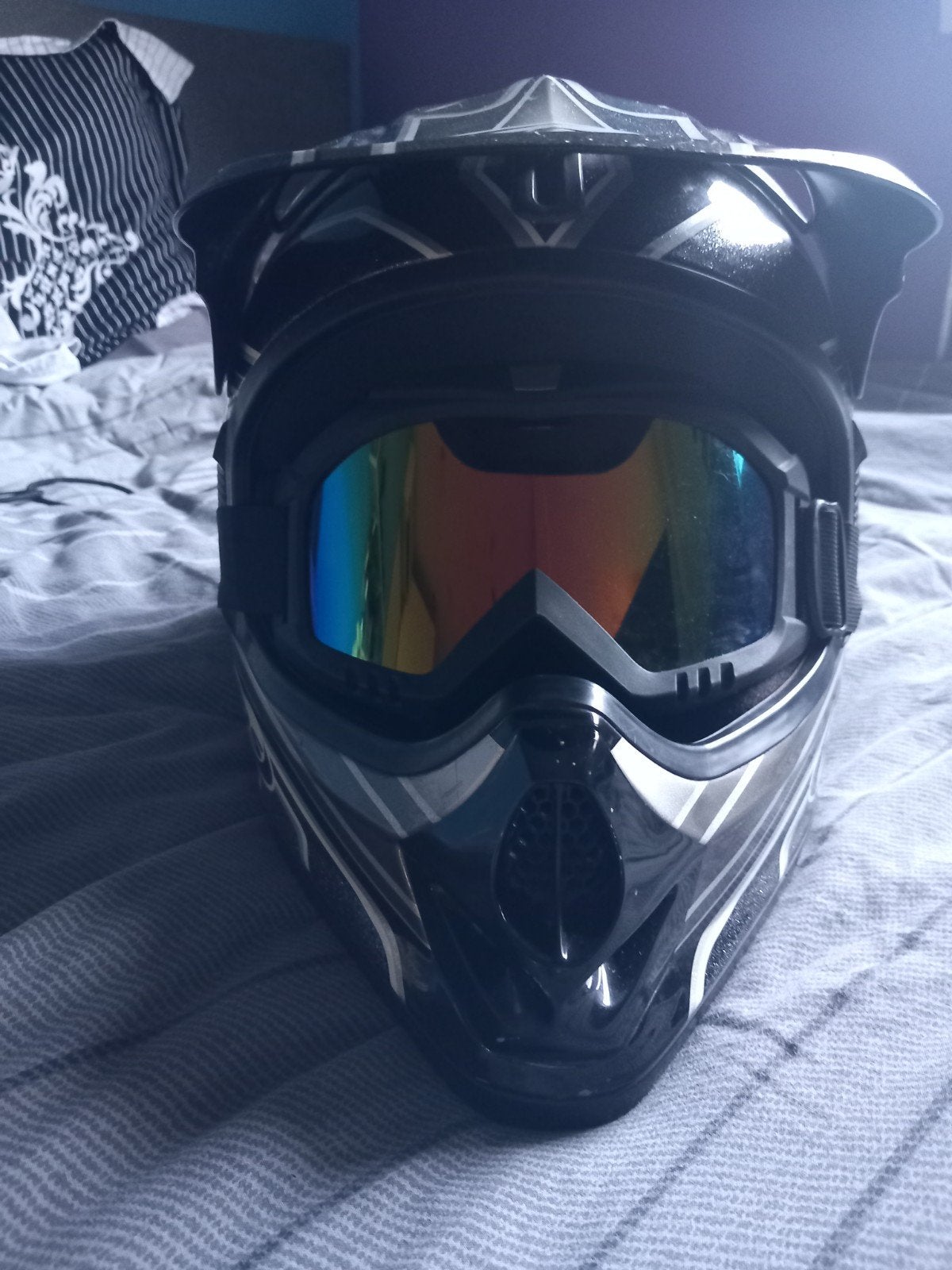 MDS Offroadhelm met lichte schade - 15 jaar oud, Motoren, Kleding | Motorhelmen, Ophalen, Tweedehands, Offroadhelm, Overige merken