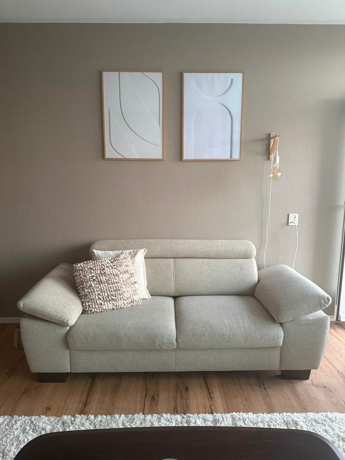 Comfortabele beige 2-zitsbank verstelbaar., Ophalen, Tweepersoons, 75 tot 100 cm, Zo goed als nieuw