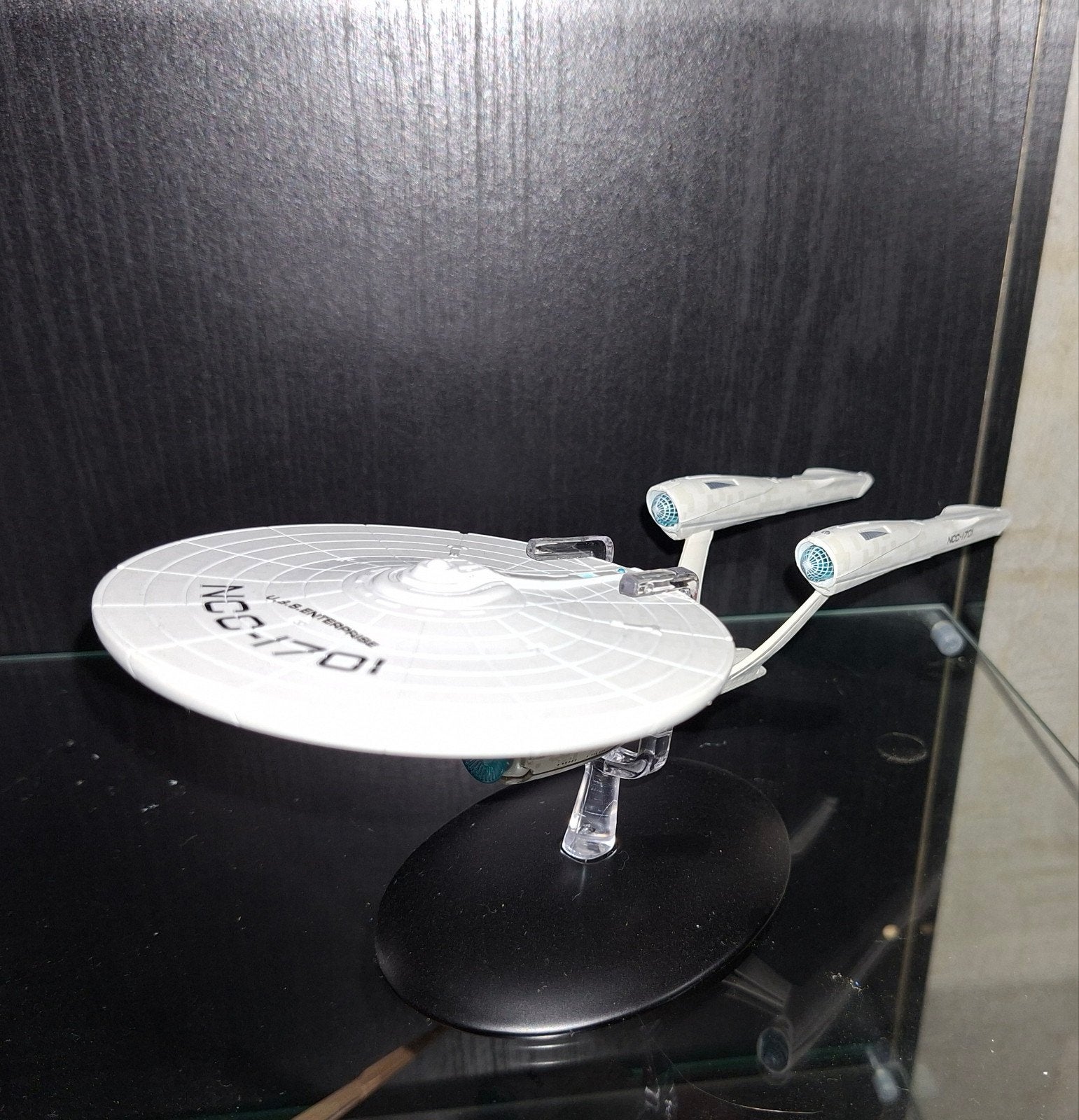Star Trek U.S.S. Enterprise & Discovery NCC-1031 Modellen, Ophalen of Verzenden, Zo goed als nieuw