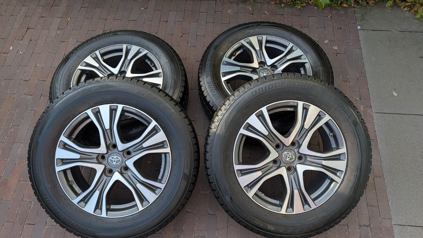 4 Toyota Rav4 17 inch velgen met Bridgestone Blizzak LM80 EV