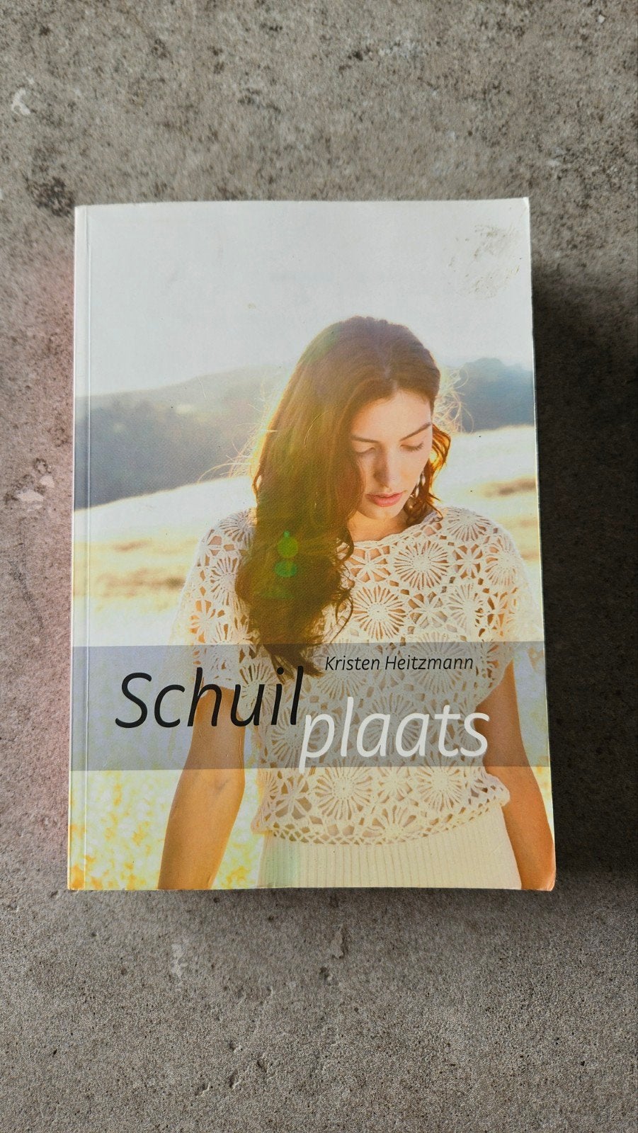 Schuilplaats - Kristen Heitzmann (Roman), Boeken, Romans, Zo goed als nieuw, Nederland, Ophalen of Verzenden