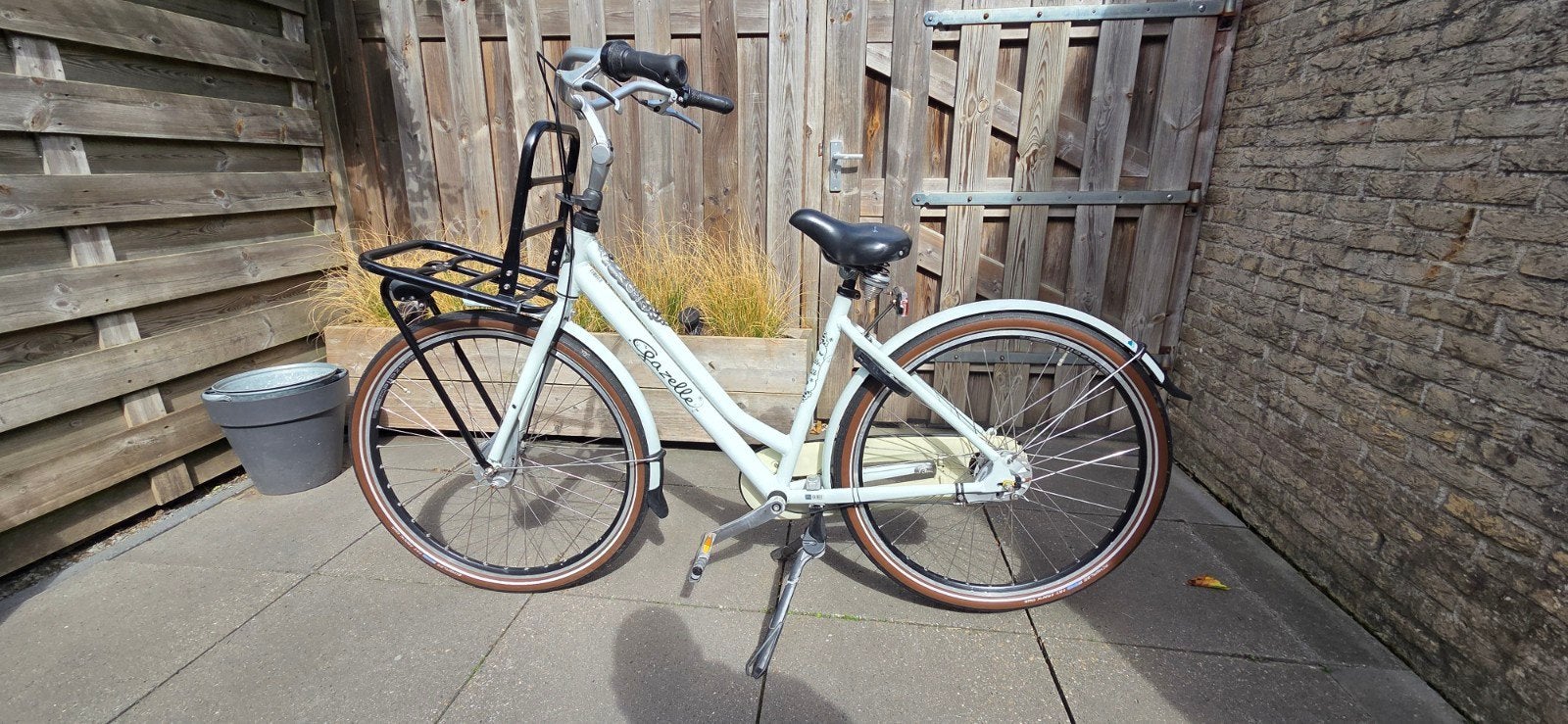 Miss Grace fiets wit, 28 inch, met klein deukje, Ophalen, Versnellingen, Gazelle, Trommelrem