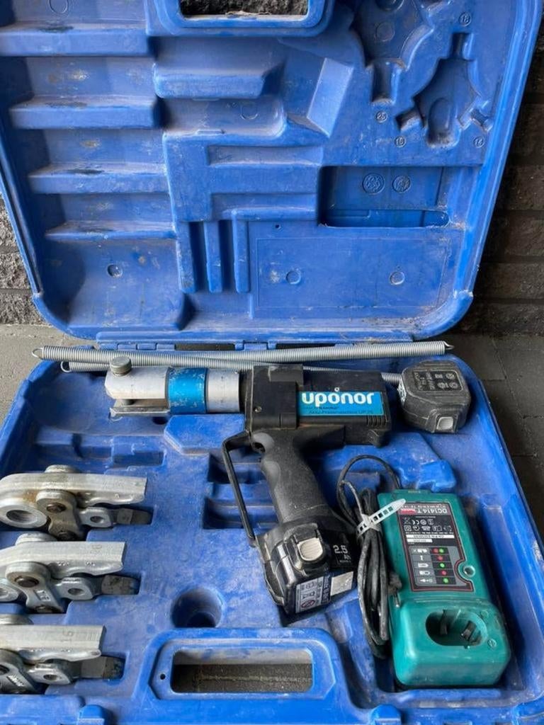 Uponor persmachine met toebehoren, Doe-het-zelf en Verbouw, Gereedschap | Handgereedschap, Ophalen of Verzenden, Gebruikt