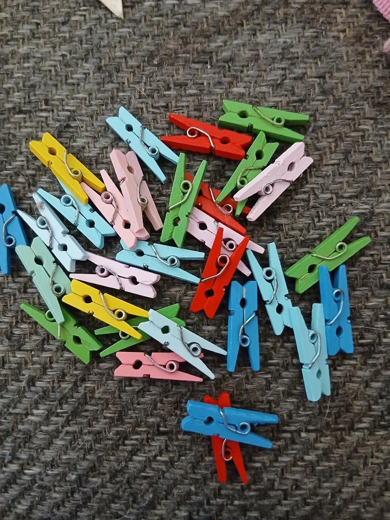 Ong 100 kleine knutsel wasknijpers in 1 koop, Ophalen of Verzenden, Nieuw, Overige typen
