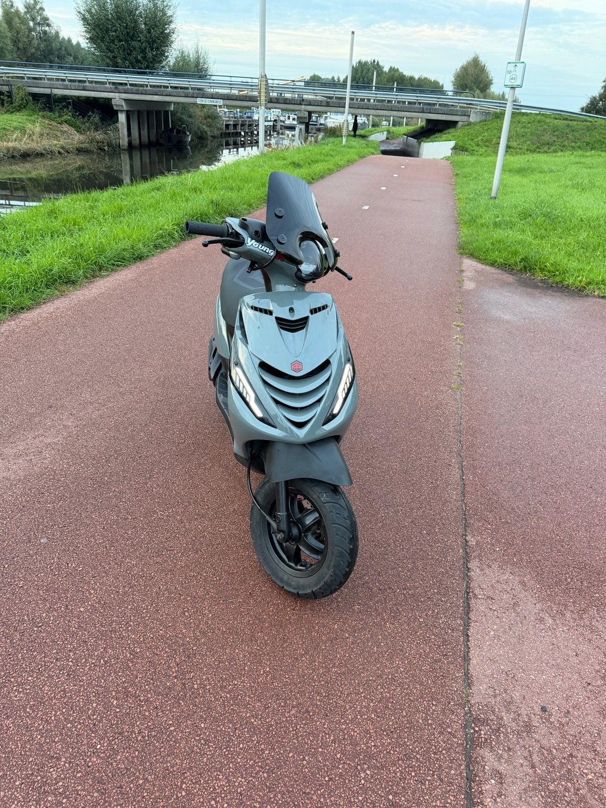 Piaggio Zip Scooter - Grijs, Goede Staat, Fietsen en Brommers, Ophalen, Gebruikt, Benzine, Piaggio
