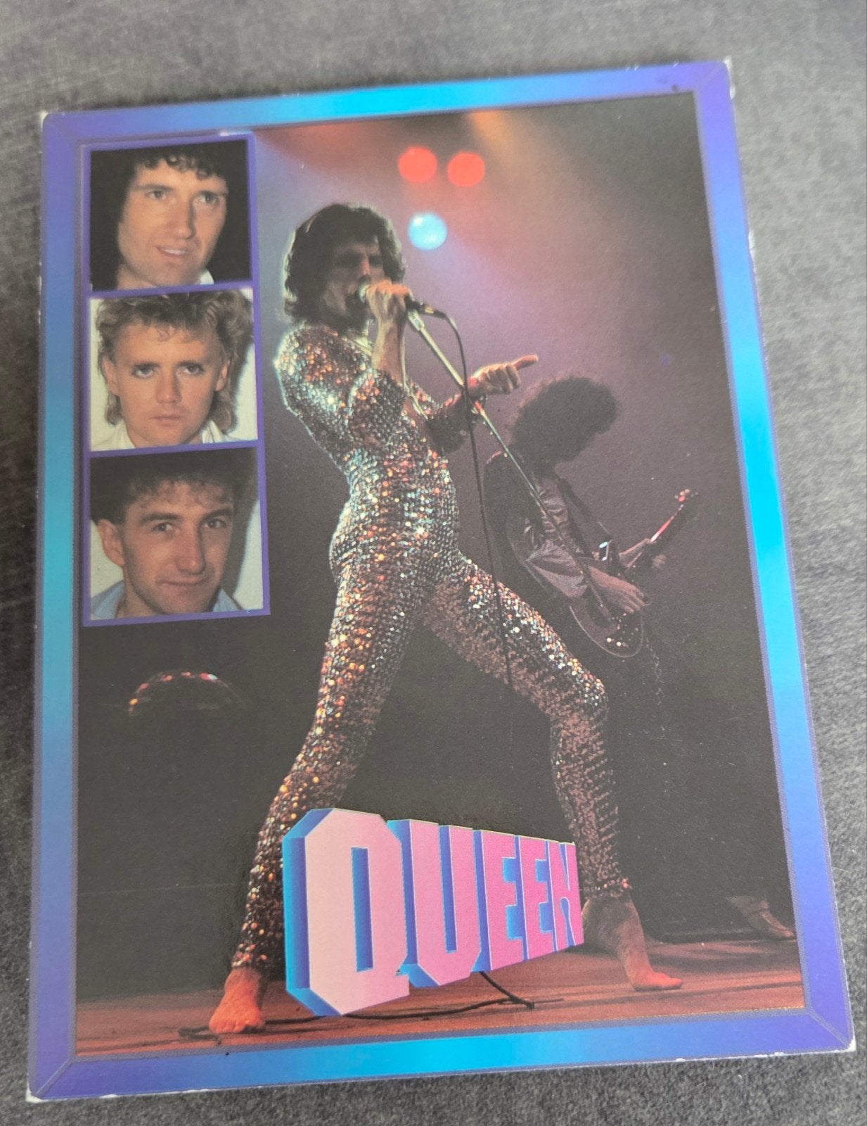 Queen ansichtkaart - Freddie Mercury live, Verzenden, 1980 tot heden, Ongelopen, Sterren en Beroemdheden