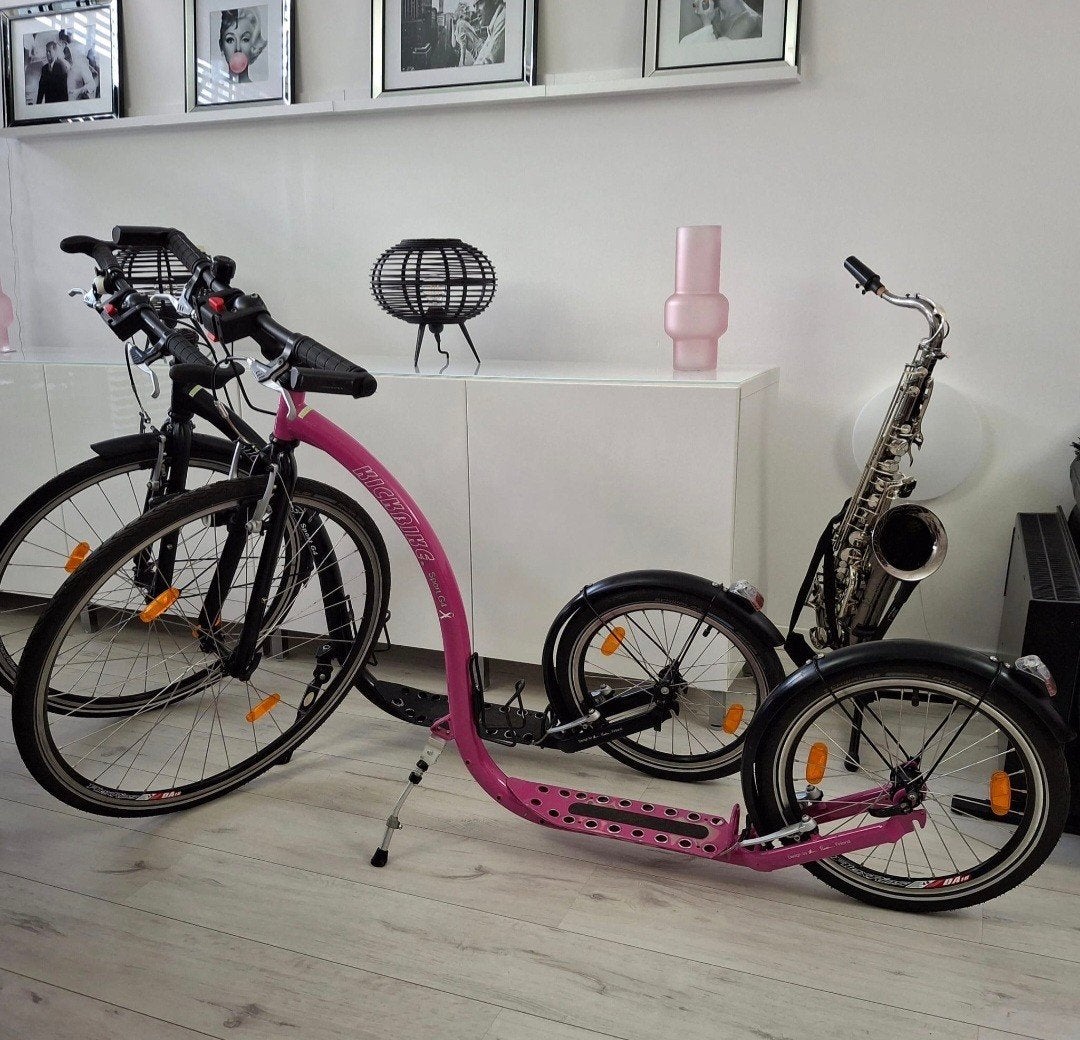 2X Kickbike Sport G4,roze en een zwarte step,€125 per stuk., Fietsen en Brommers, Ophalen, Zo goed als nieuw, Kickbike, Kickbike Sport G4