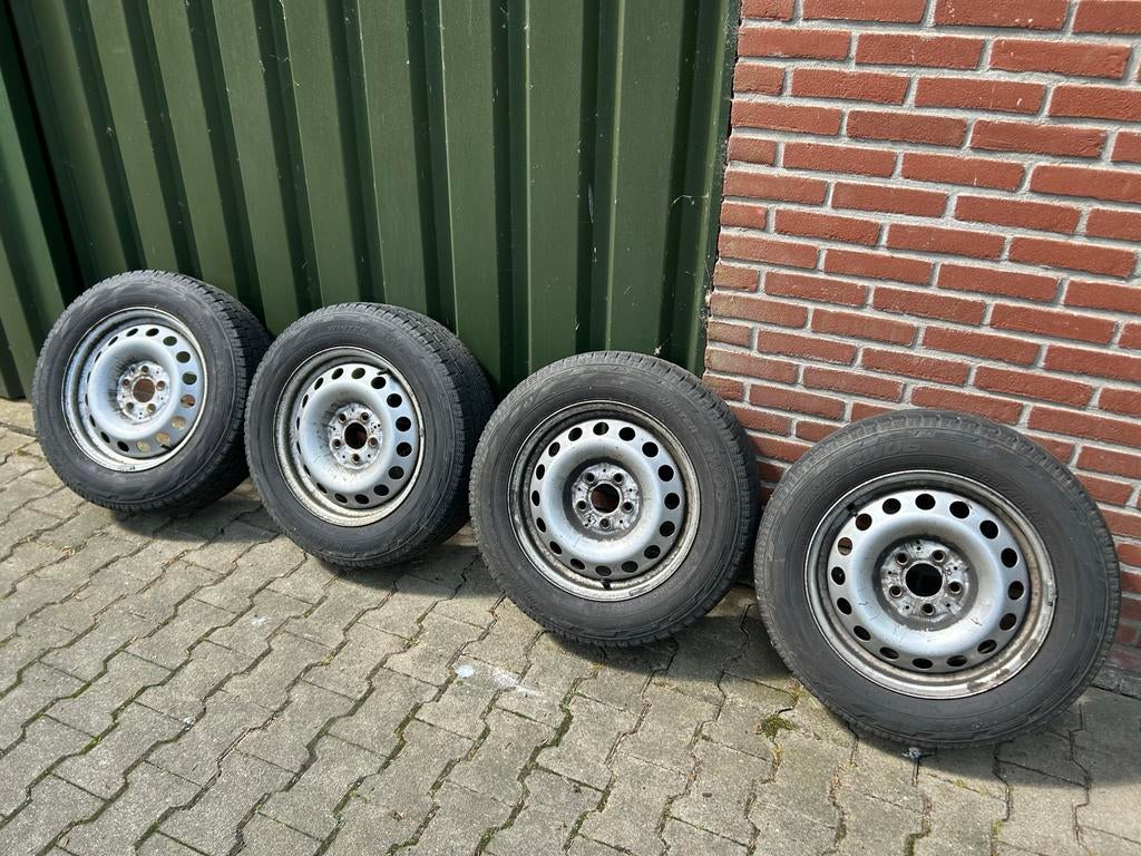 Winterbanden 205/65R16C op stalen velg, Auto-onderdelen, Ophanging en Onderstel, Ophalen, Gebruikt