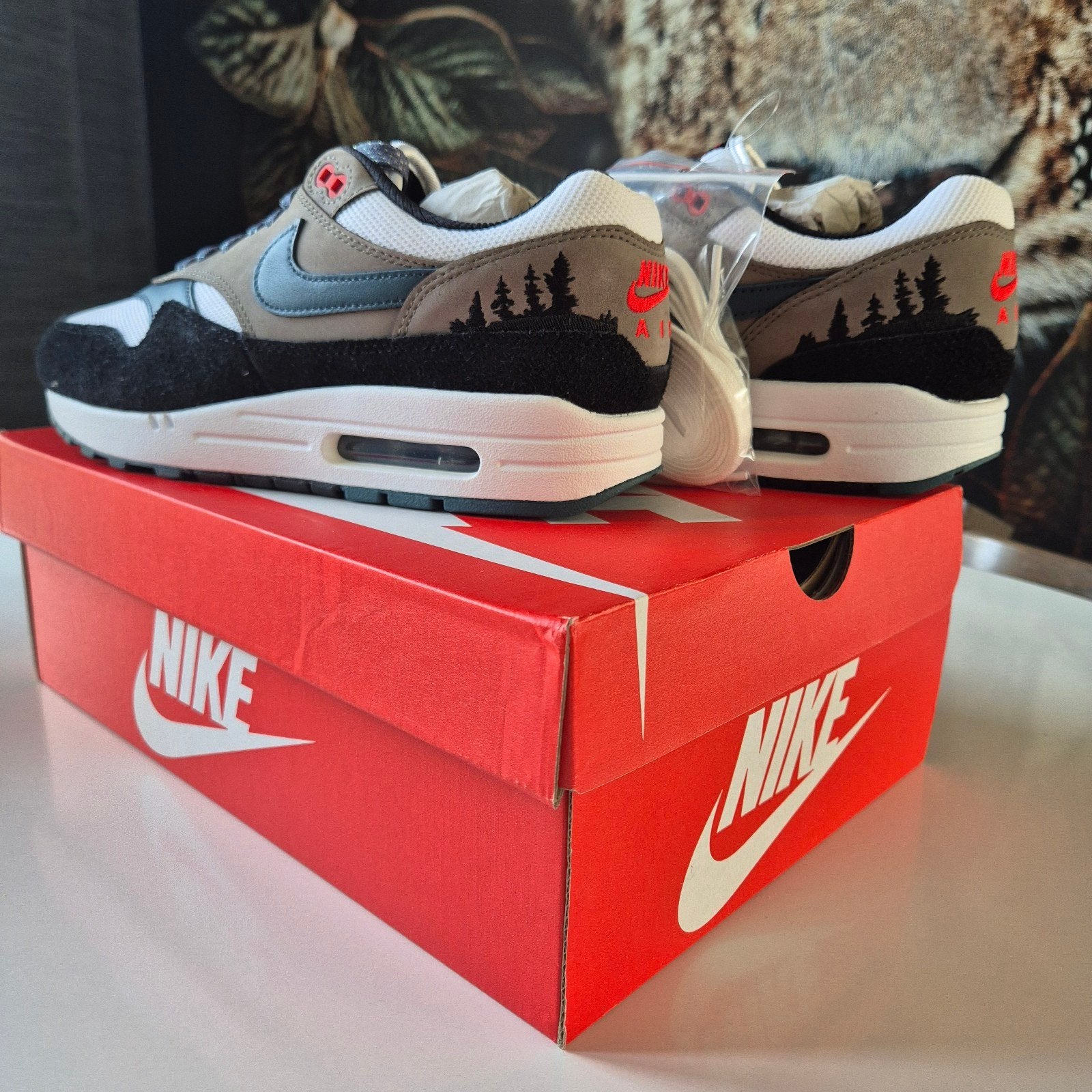 Nike Air Max 1 "Escape Treeline" Slate Blue maat 43, Ophalen of Verzenden, Nieuw, Blauw