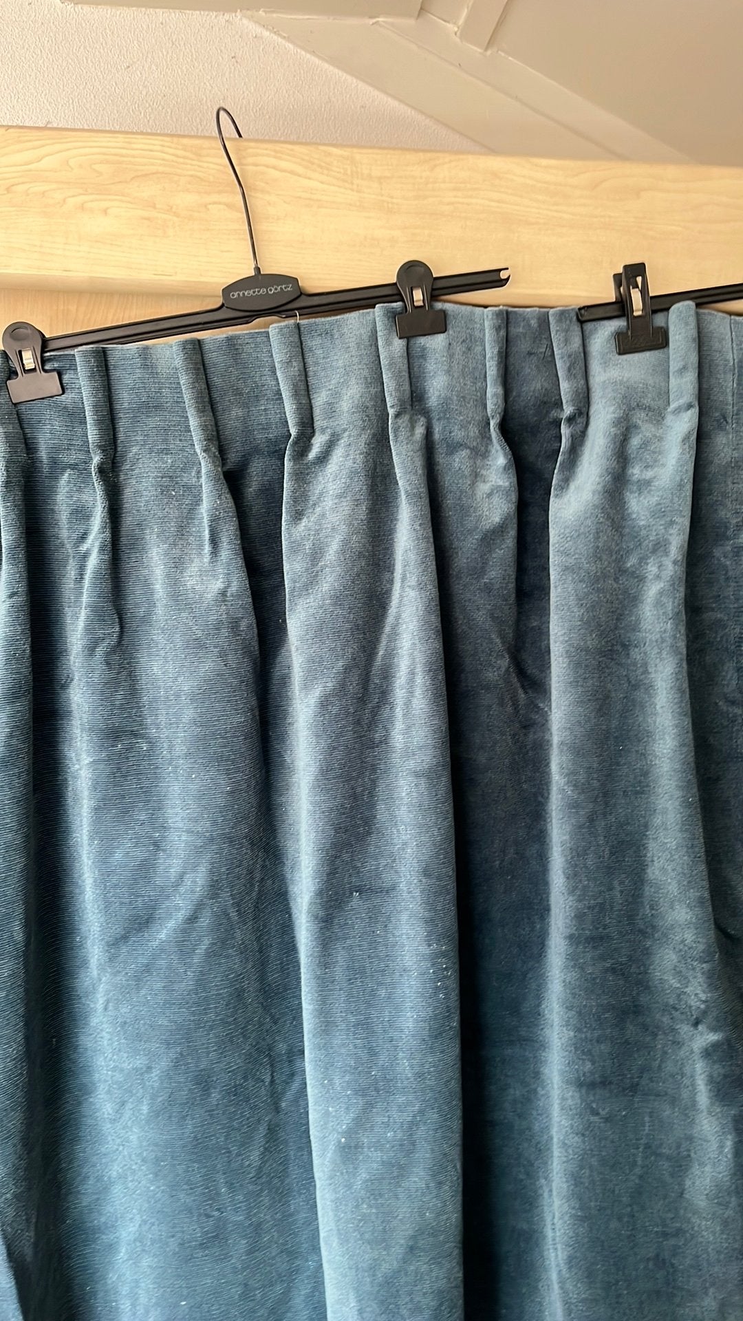 Vintage velours staalblauwe gordijnen met plooi, Ophalen of Verzenden, Zo goed als nieuw, Blauw, Gordijn