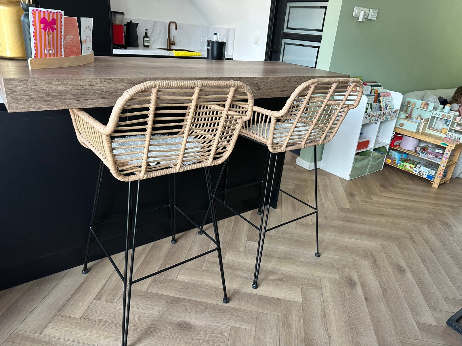 Set van twee rotan barkrukken, Huis en Inrichting, Barkrukken, 2 krukken, Ophalen, Zo goed als nieuw, 60 tot 90 cm
