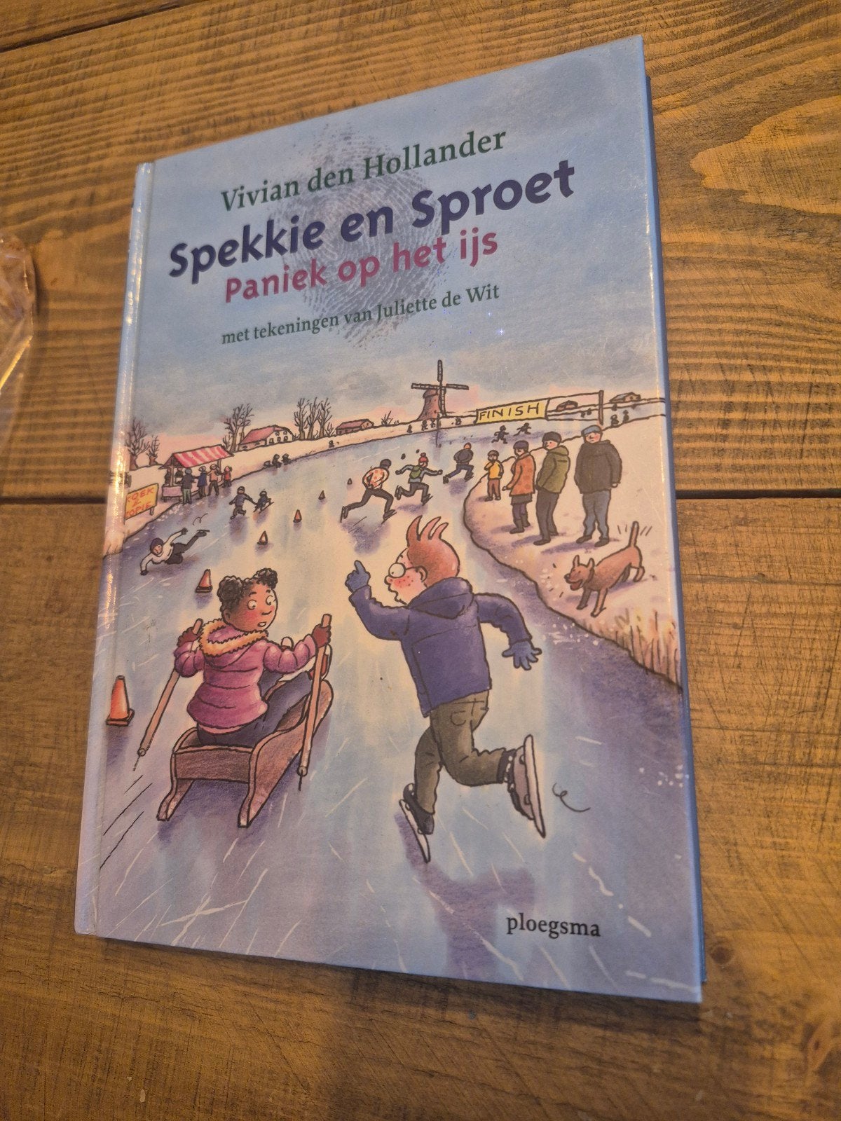 Spekkie en Sproet: Paniek op het ijs - Vivian den Hollander, Ophalen of Verzenden, Zo goed als nieuw, Vivian den Hollander, Fictie algemeen