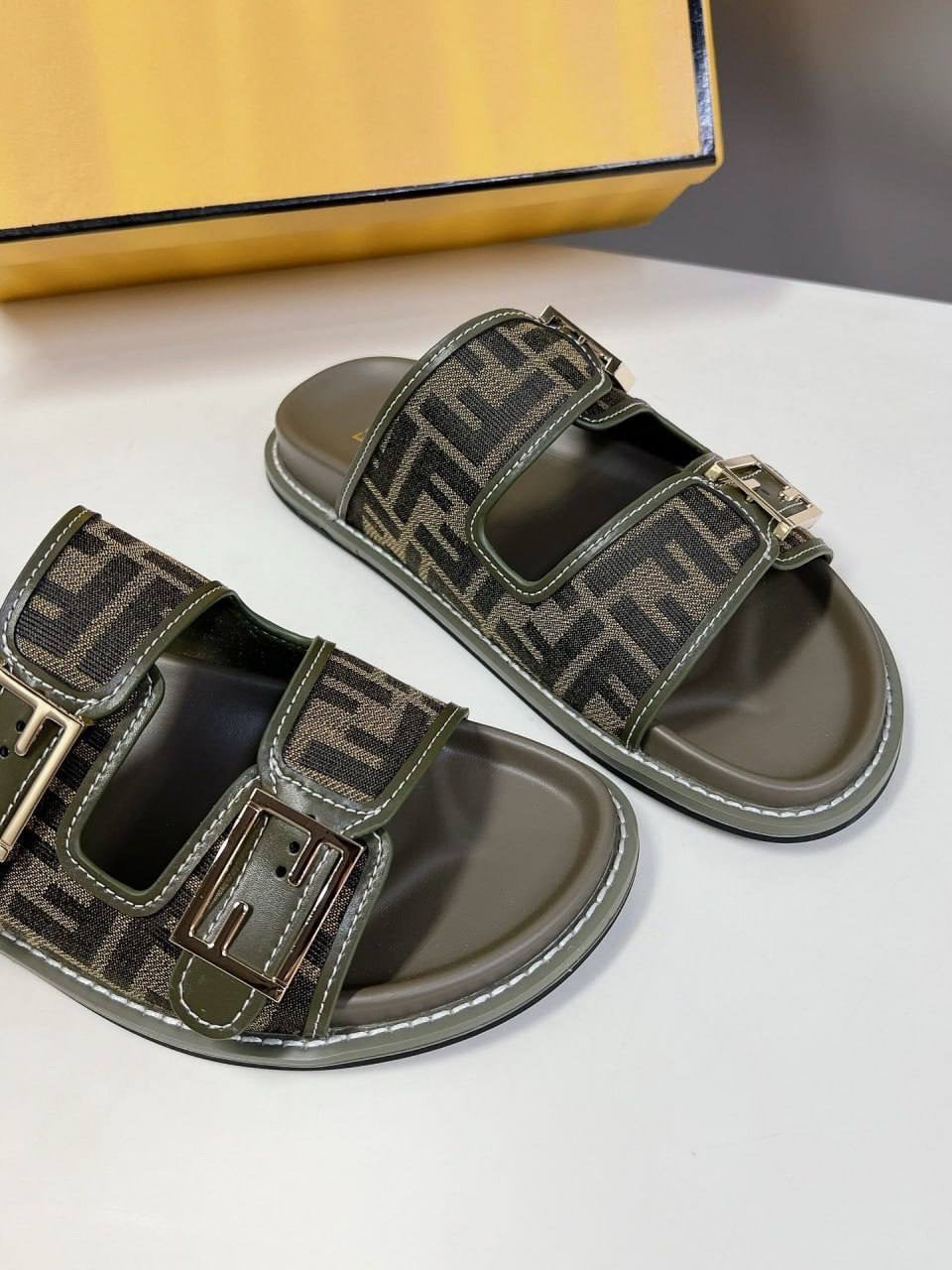 Fendi sandalen, Ophalen of Verzenden, Nieuw, Meisje, Overige typen