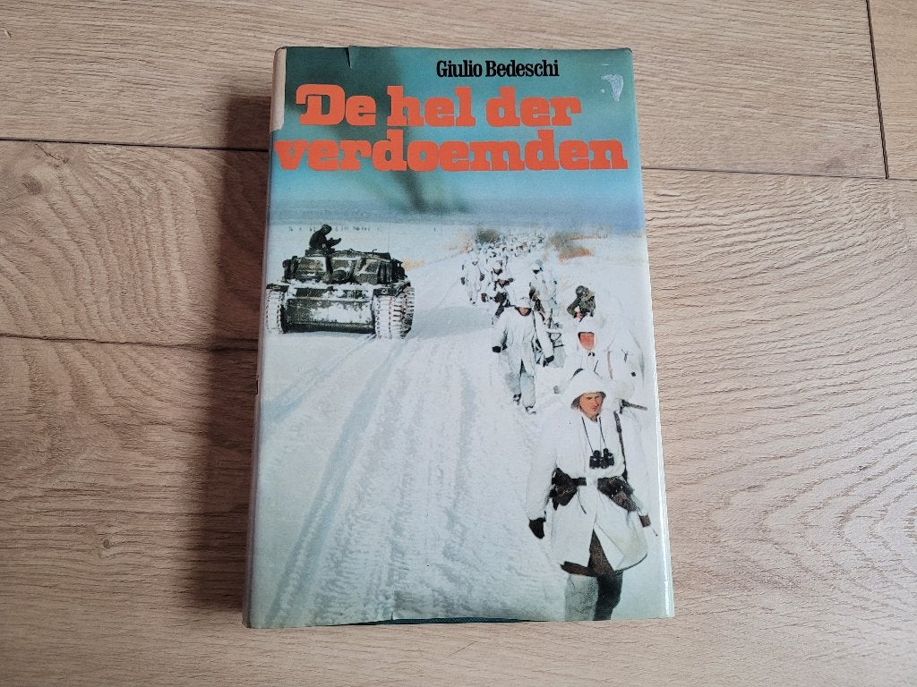 De Hel der Verdoemden - Giulio Bedeschi ~ HH8072, Boeken, Ophalen of Verzenden, Tweede Wereldoorlog, Gelezen, Giulio Bedeschi