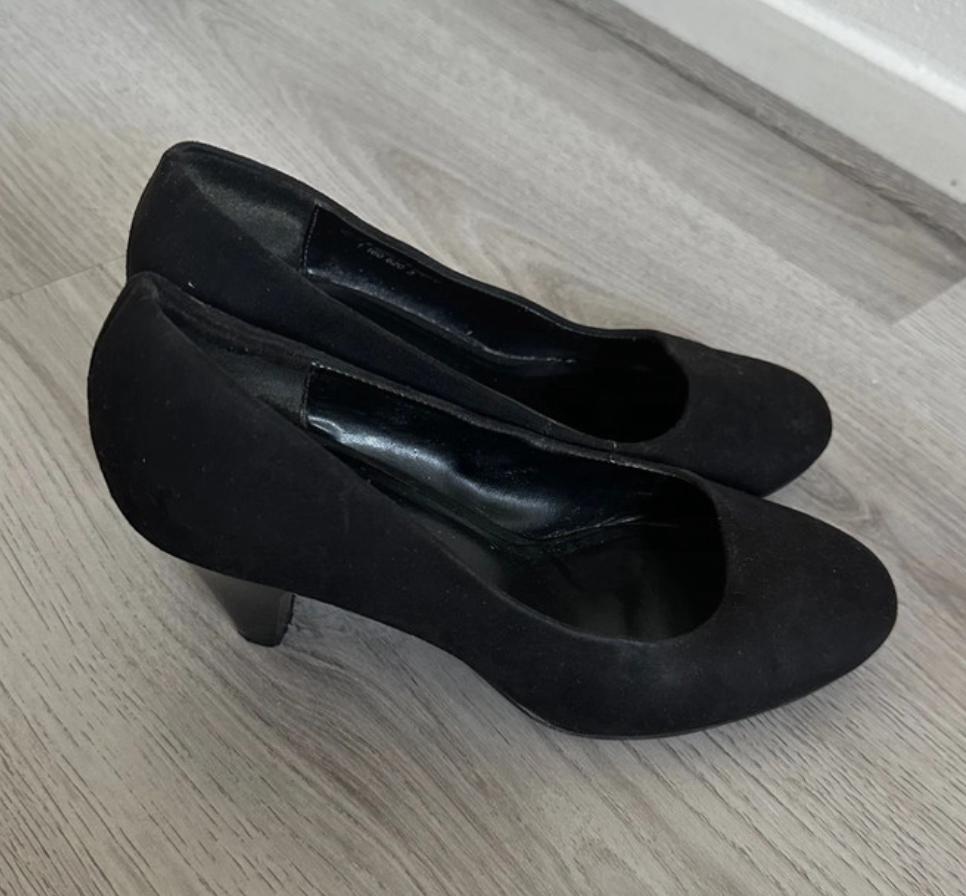 Graceland zwarte suede velvet pumps maat 38, Kleding | Dames, Schoenen met lage hakken, Zwart, Ophalen of Verzenden, Gedragen
