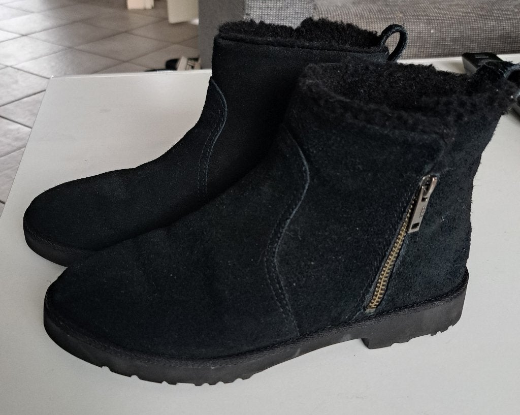 UGG Australia lage laarsjes zwart warm maat 37 artnr 49759, Kleding | Dames, Schoenen, UGG, ., Zwart, UGG
