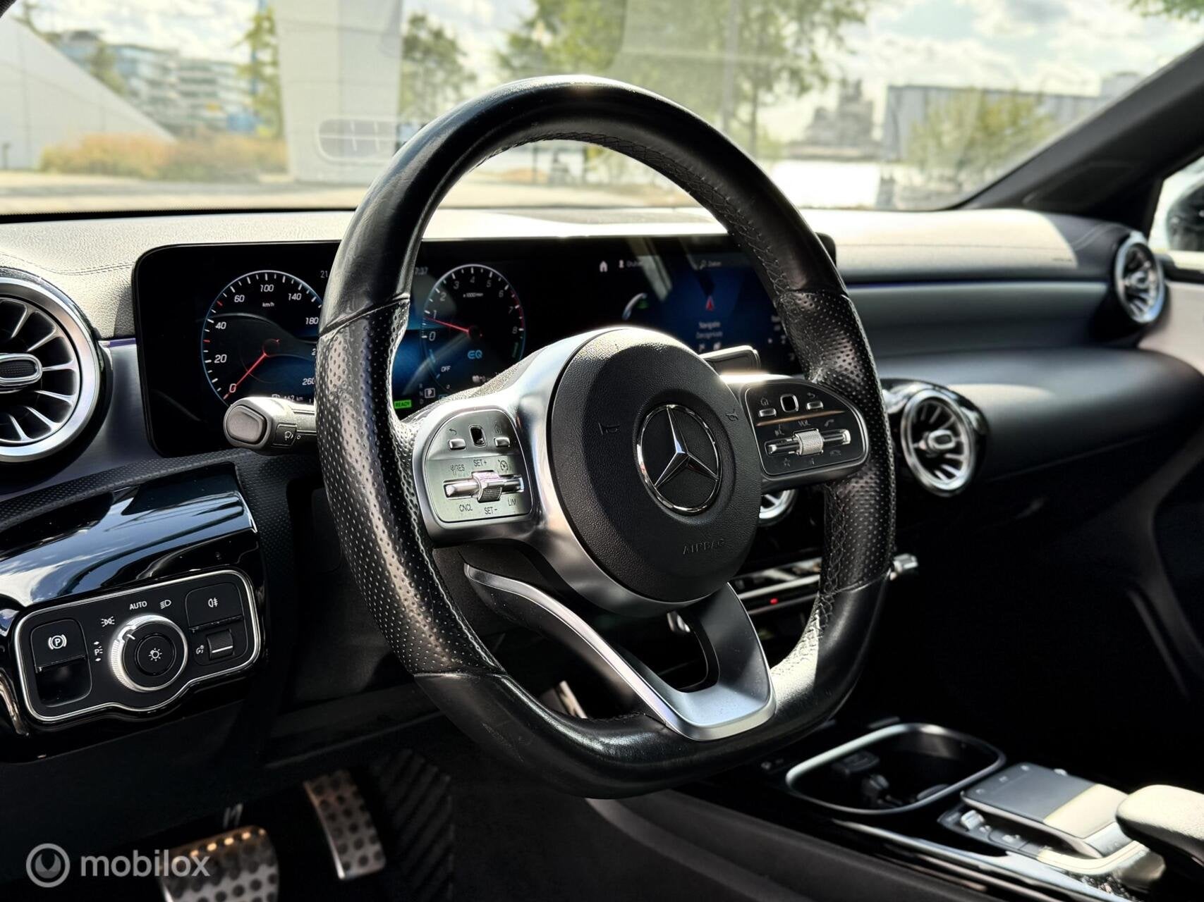 Mercedes A-klasse 250 e AMG Line | Black on Black | Carplay, Auto's, Mercedes-Benz, Gebruikt, 4 cilinders, Zwart, 218 pk