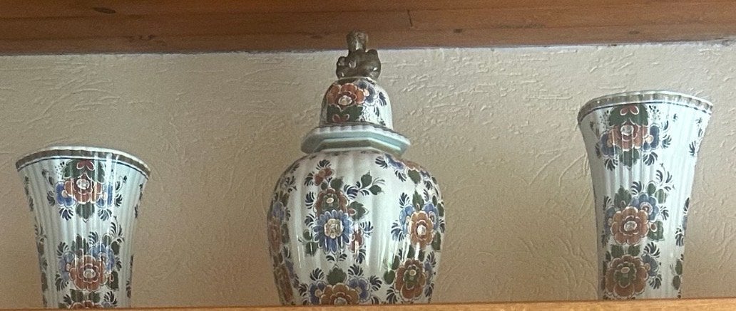 Prachtige Delfts Blauw Polychrome vazen en pot met deksel, Ophalen