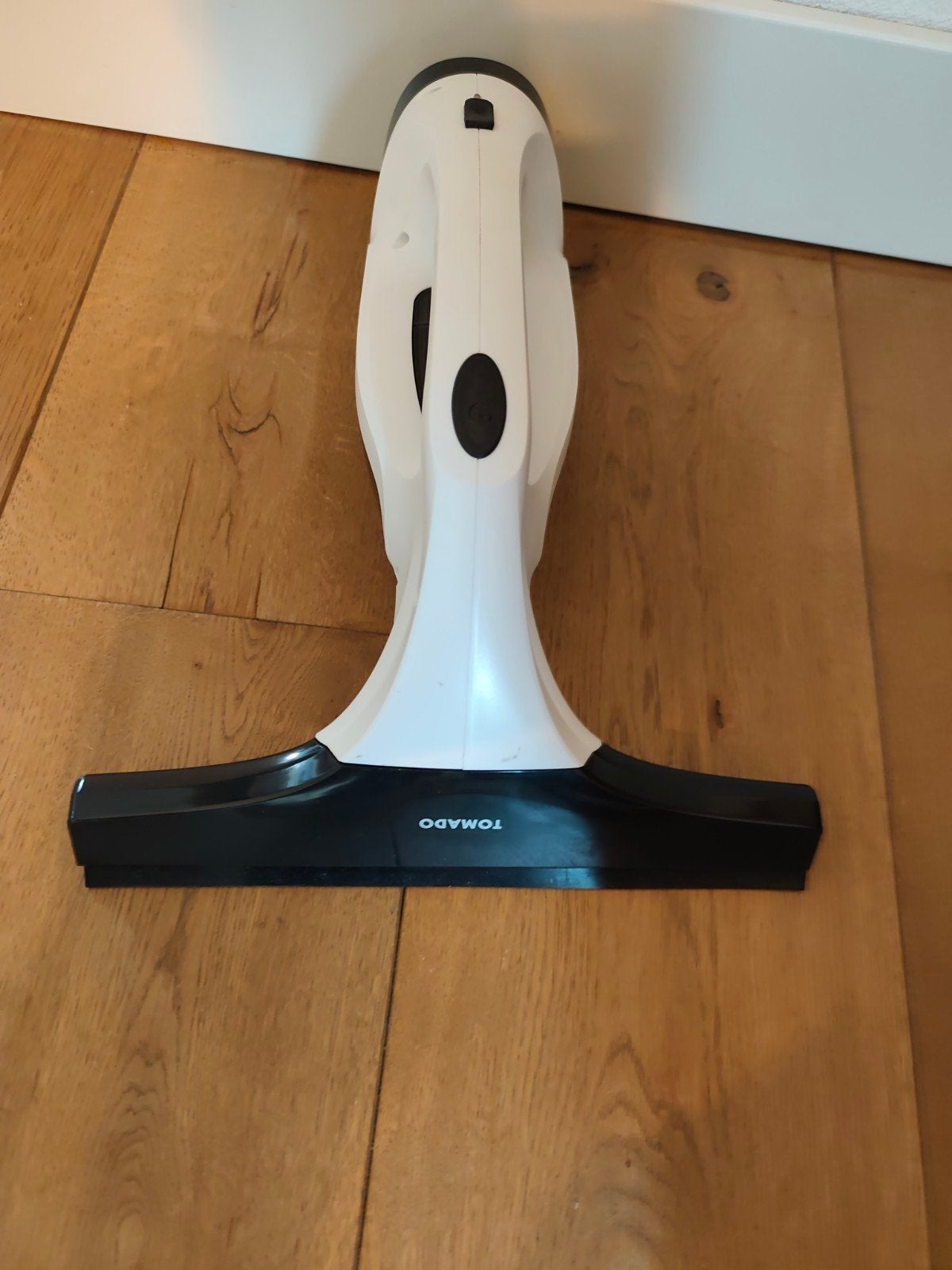 Tomado TWC3701W Draadloze raamwisser - Zo goed als ni, Kruimeldief, Draadloos, Ophalen of Verzenden, Zo goed als nieuw