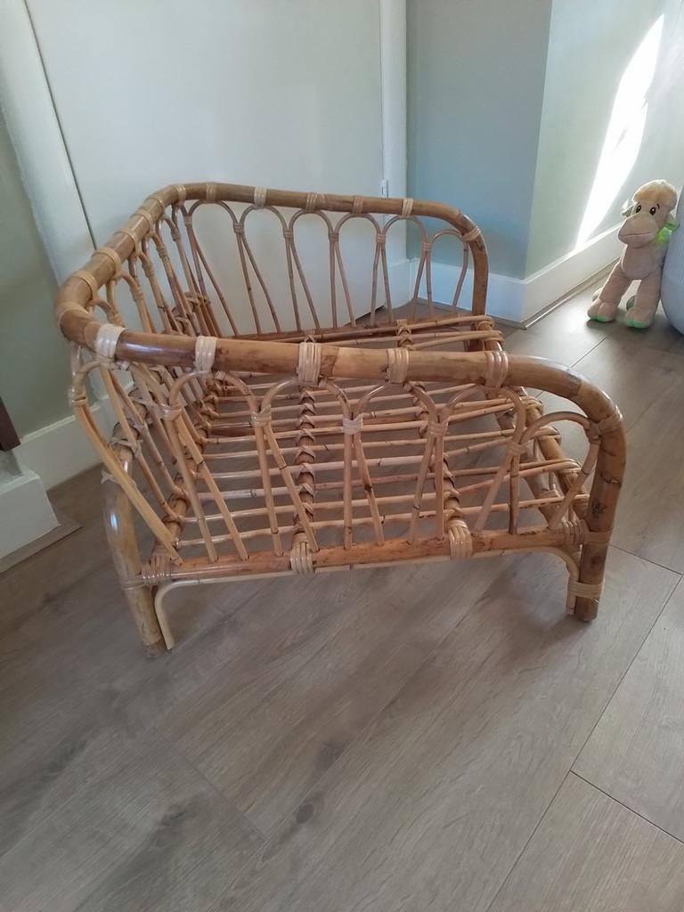 Leuke Rotan Honden/Mensen Fauteuil Zonder kussen, Ophalen, Zo goed als nieuw