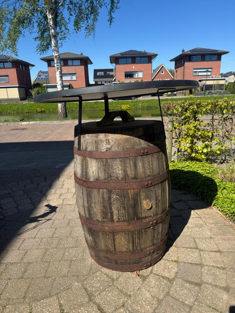 Unieke bartafel van eiken vat met kunststof blad, Ophalen, Zo goed als nieuw, Hout
