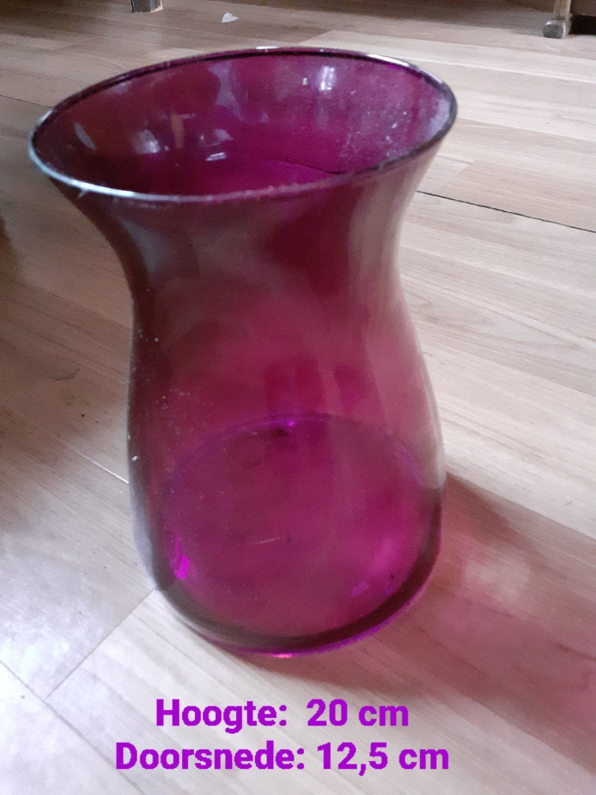 Mooie paarse glazen vaas - 20 cm hoog, Huis en Inrichting, Ophalen of Verzenden