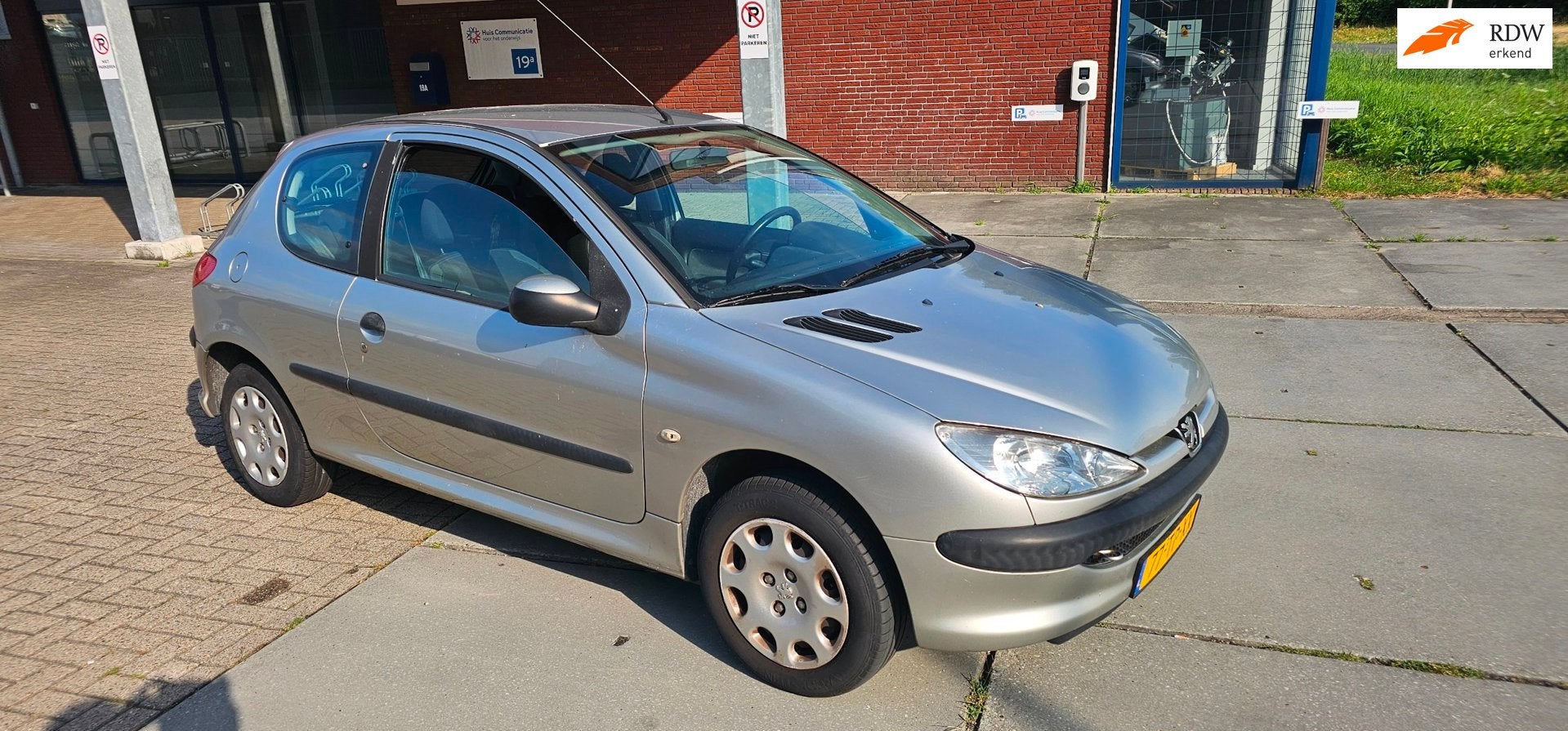 Peugeot 206 1.4 One-line jaar apk nette auto, Voorwielaandrijving, 4 cilinders, Origineel Nederlands, Bedrijf