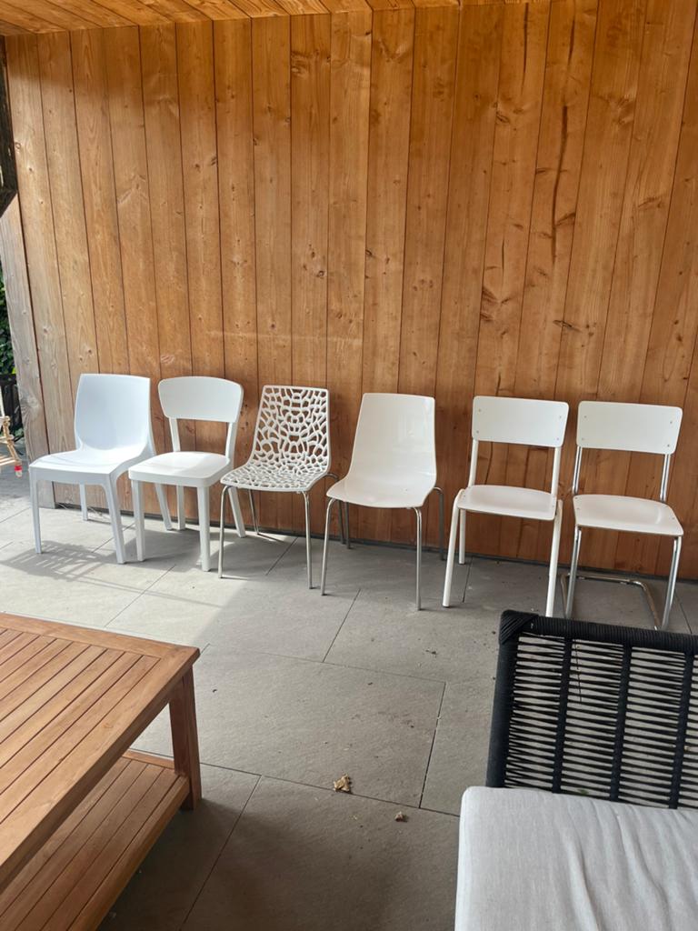 Mix van 6 witte stoelen., Ophalen, Zo goed als nieuw, Wit