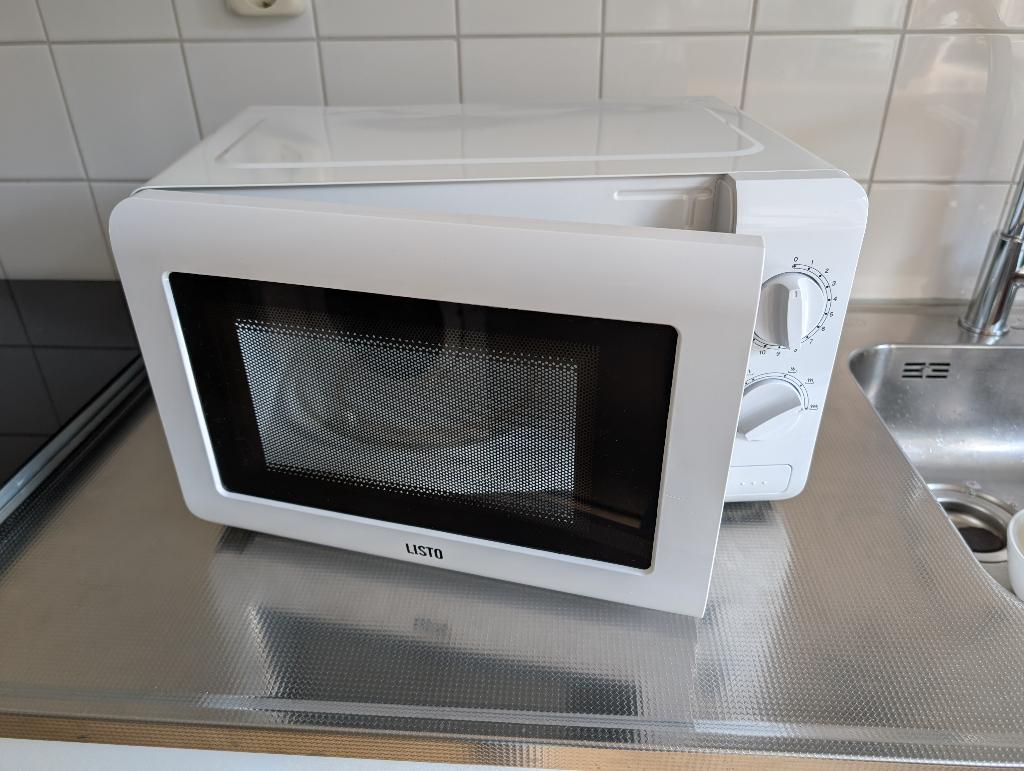 Listo | Microwave MOM L9 | 20 Liter | 700 Watt, Ophalen, Minder dan 45 cm, Draaiplateau, Vrijstaand
