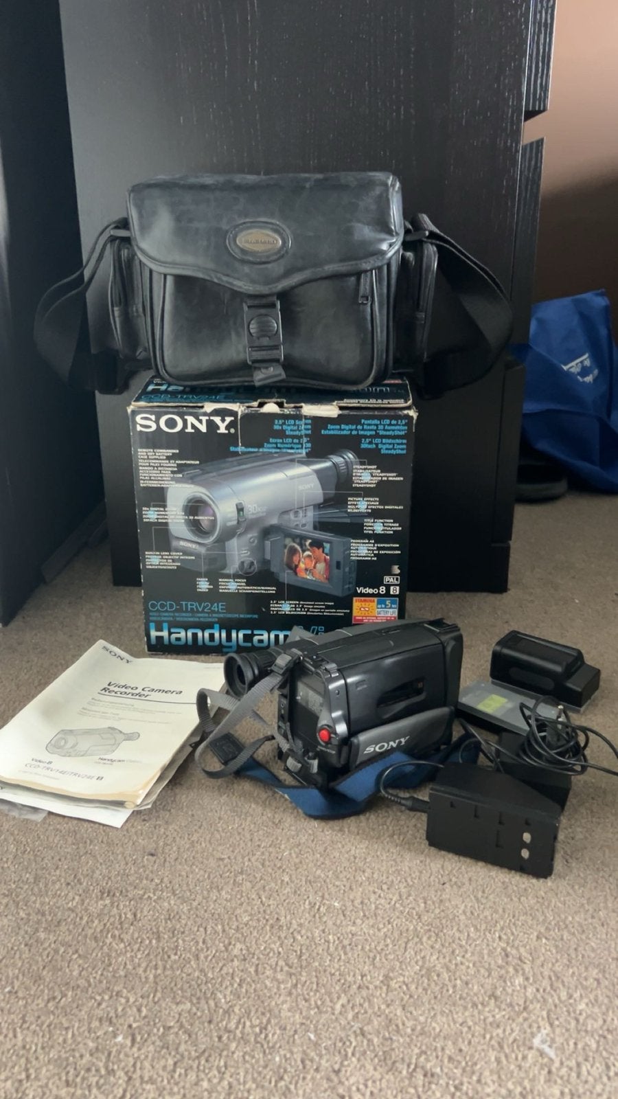 Sony Handycam CCD-TRV24E [COMPLEET IN DOOS & WERKEND], Ophalen of Verzenden, Hi 8