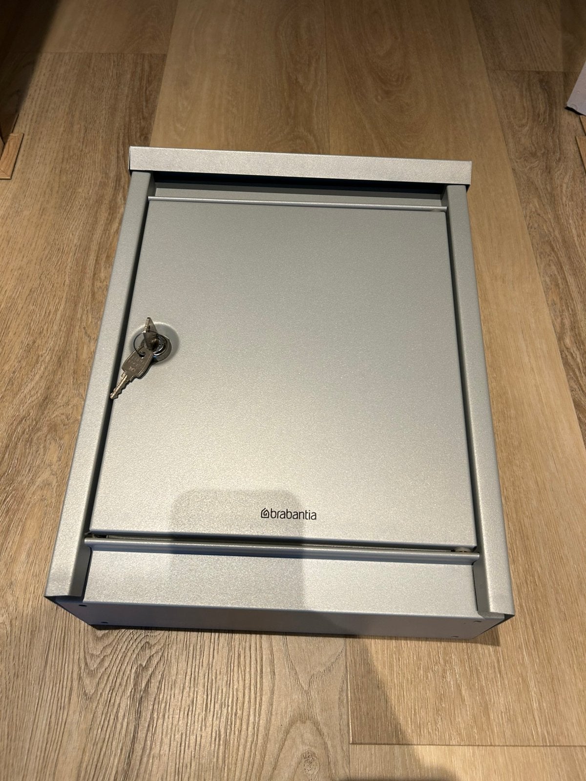 Mooie zilver grijze Brabantia brievenbus, Ophalen of Verzenden, Zo goed als nieuw