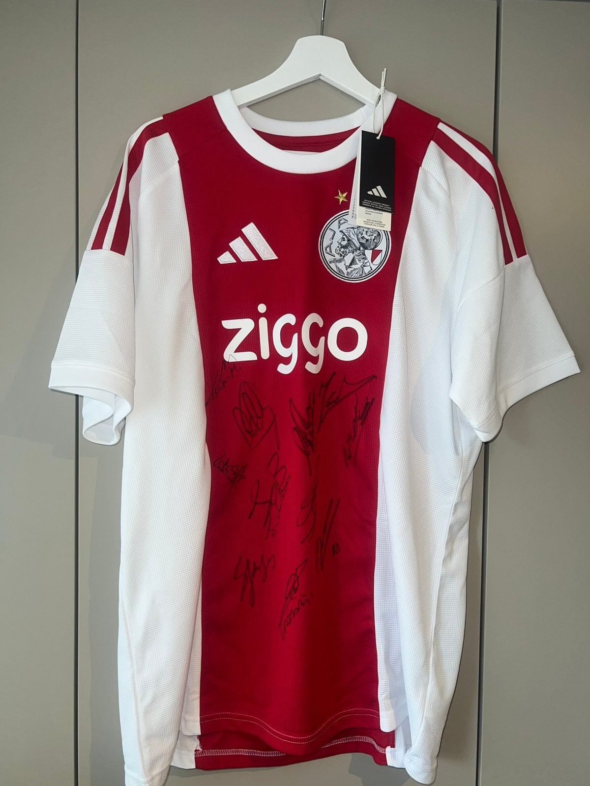 Origineel Ajax-shirt 26/27. Gesigneerd door Ajax-legendes