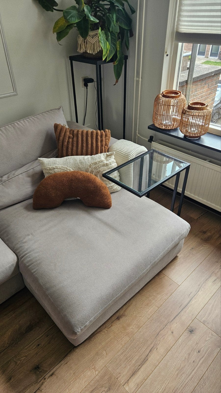 IKEA VITTSJÖ Bijzettafel - Zwart metaal en glas, Huis en Inrichting, Gebruikt, Metaal of Aluminium, Modern, Industrieel, Minimalistisch