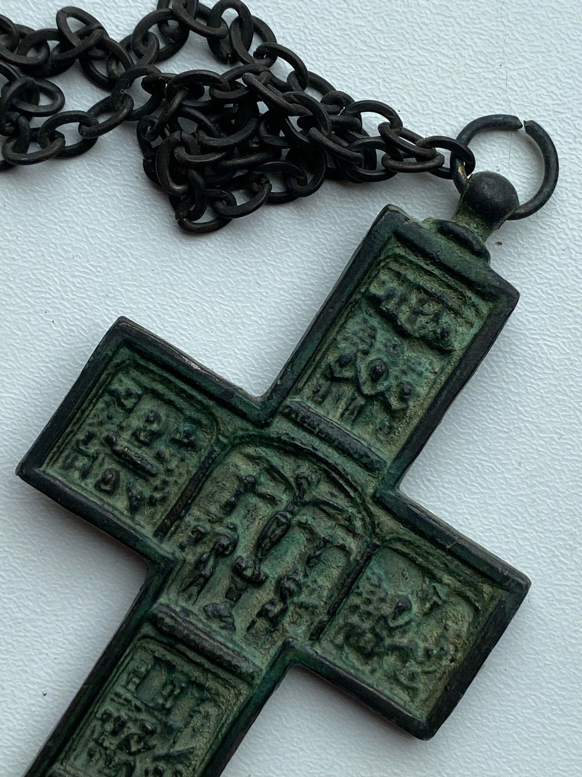 Antiek Bronzen Byzanthijns Kruis met Ketting  van 74 cm lang, Sieraden, Tassen en Uiterlijk, Ophalen of Verzenden, Brons, Ketting