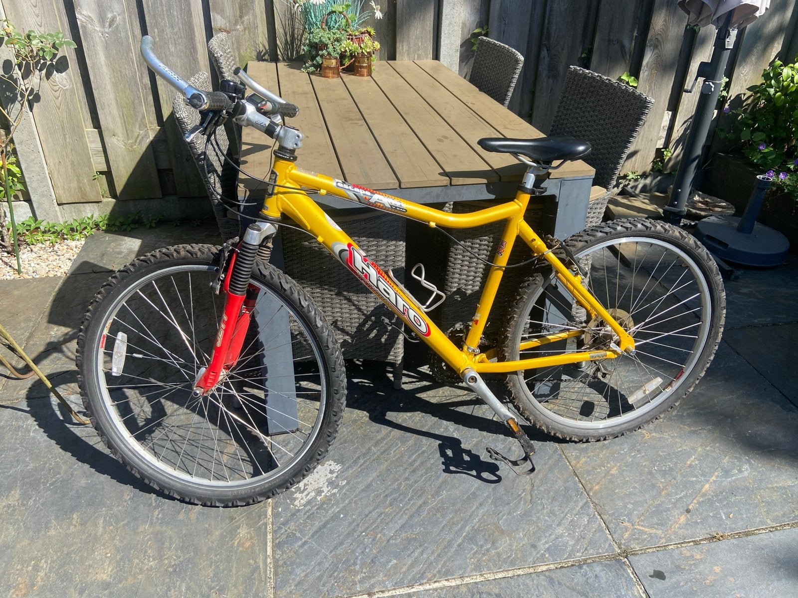 Gele mountainbike met vering - Gebruikt, Fietsen en Brommers, Fietsen | Mountainbikes en ATB, Gebruikt, Hardtail, Velgrem, 49 tot 53 cm