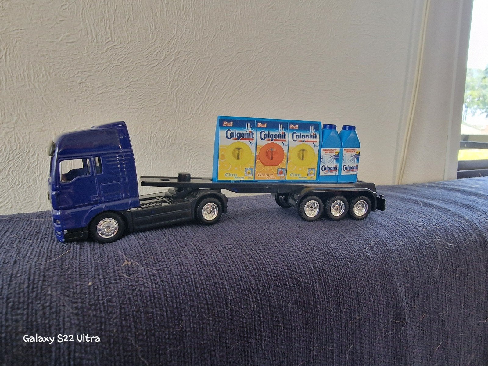 Modelvrachtwagen met Calgonit lading, Ophalen of Verzenden, Nieuw, Bus of Vrachtwagen